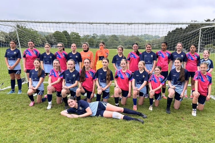 The two U13 Girls sides 