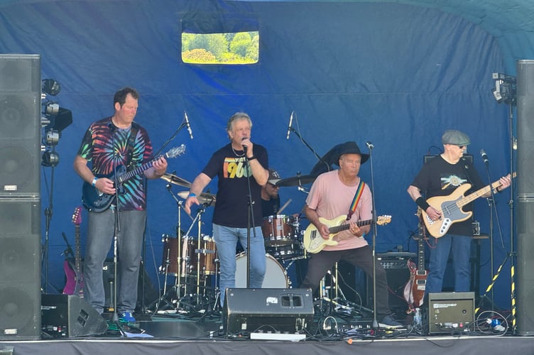 Better Luck Next Time on stage at MorFest. AQ 1602
