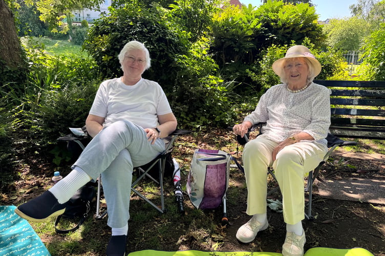 Ready for the service after the picnic in Newcombes Meadow. AQ 1666