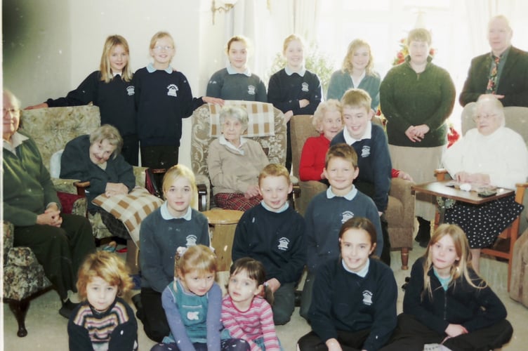 Pupils from Sandford School visited residents at Summerhayes Care Home in November 2005. DSC00164