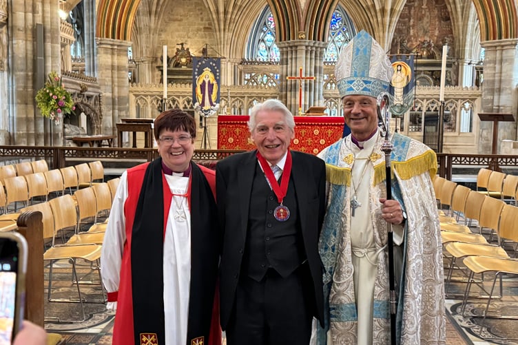 Award recipient Peter Smith of Silverton with the Bishops of Crediton and Exeter. AQ 2814