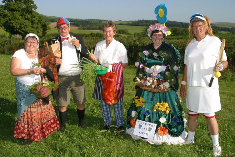 Walking entries at Cheriton Fitzpaine Carnival in 2006. AQ 6568
