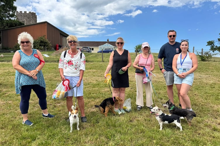 The top three winners in the Veteran class with the judge and stewards in the dog show. AQ 3996