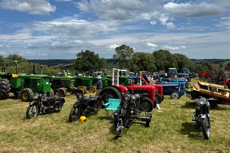 Tractors and motorbikes at Coldridge. AQ 3993