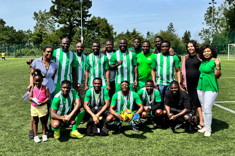 The Nigerian teams which took part. AQ 3318