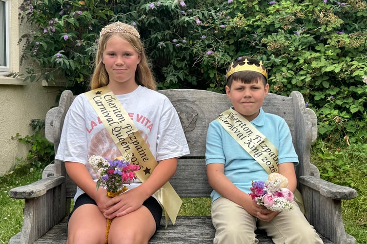 Cheriton Fitzpaine Carnival Queen Bee Sandover and King John Tonkin. AQ 4720
