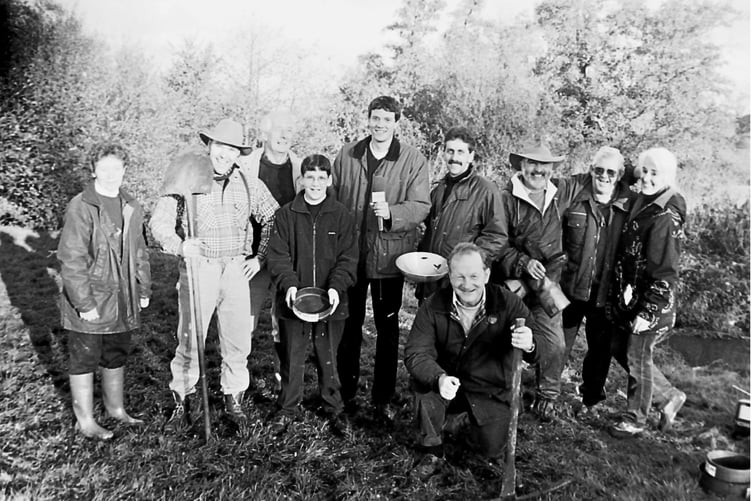 Channel 4 Big Breakfast filmed about the discovery of gold in the Crediton area in 1997. AQ 0713