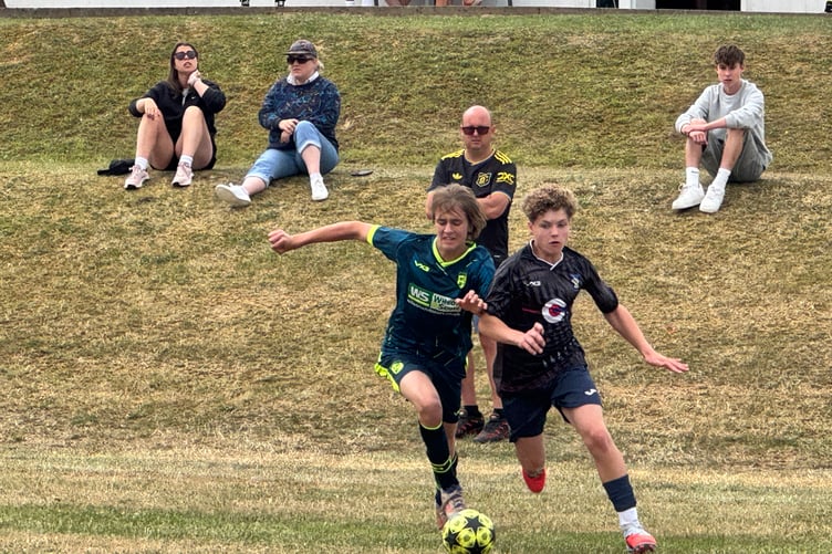 Tedburn St Mary Colts U14’s player, right, gained possession during this battle v Kingskerswell. AQ 4303