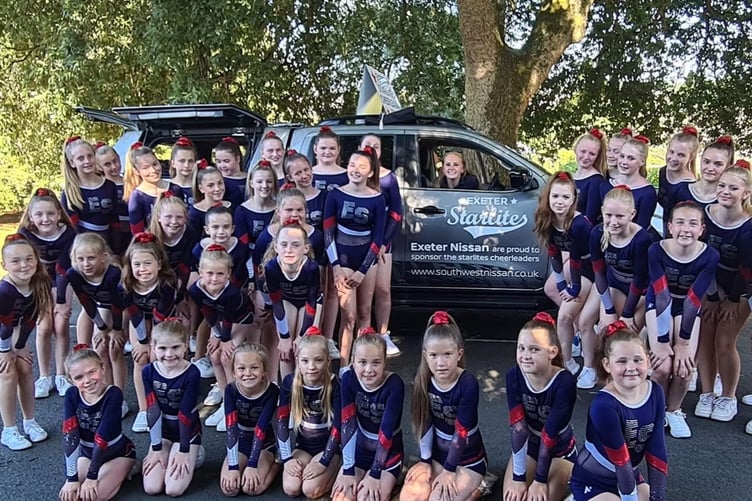 Exeter Starlites cheerleaders