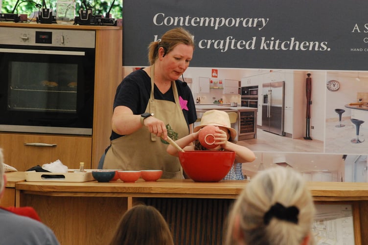 Bespoke cake baker Lisa Tarr of Twinkle Little Tarr giving a demonstration