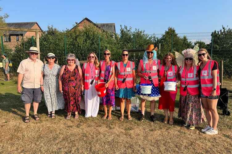 Cheriton Fitzpaine Carnival Committee with Carnival judges, from left, Andy and Hazel Norton and Hazel Evelyn. AQ 5994