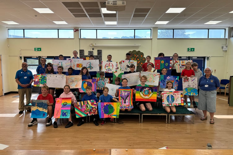 The Landscore schoolchildren with their Peace Posters. AQ 6224