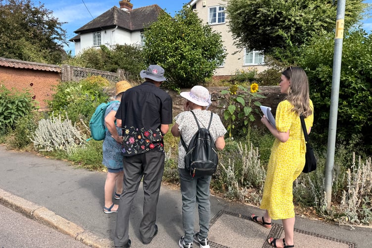 The judge talks to Sustainable Crediton members about the Pollinator Project garden in Belle Parade. AQ 5486