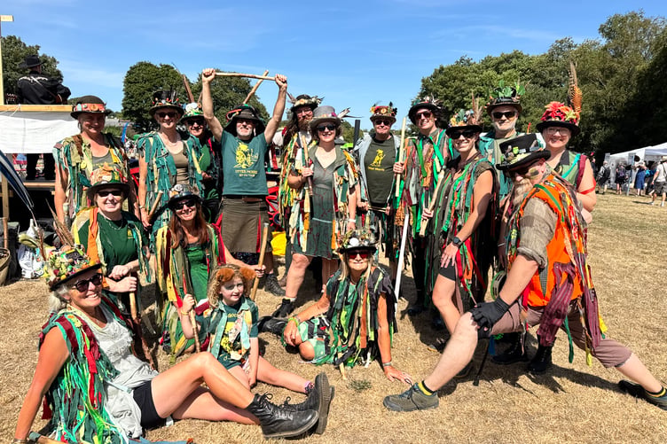 Otter Morris get ready to dance. AQ 8355