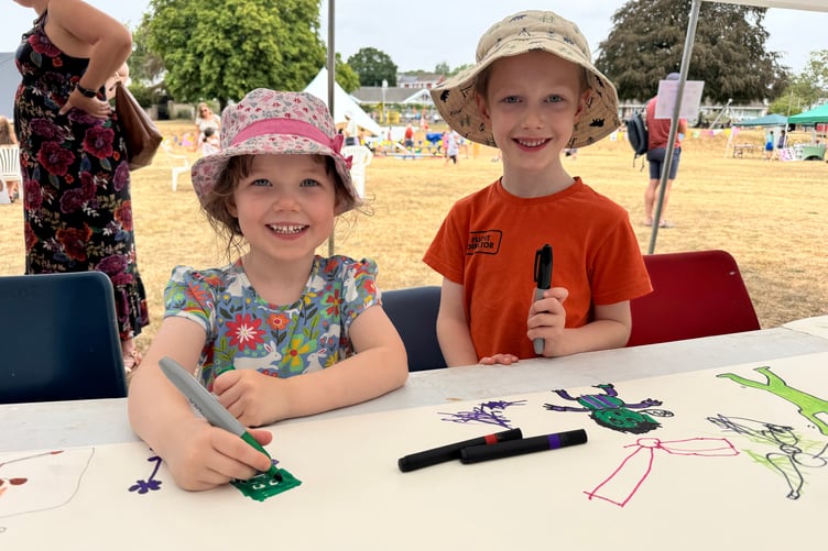 Ophelia and Noah enjoying Keith Haring style designs with Kick Start Art at Arts in the Park. AQ 9033