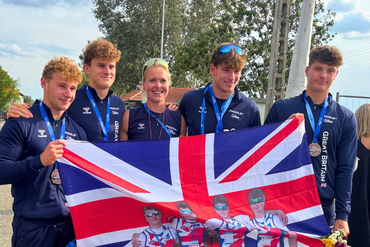 K4 with coach Imogen Collins. Freddie Heard far right