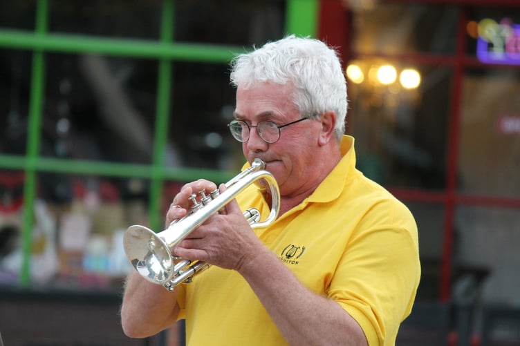Adie Nuthall during his solo. AQ 2154