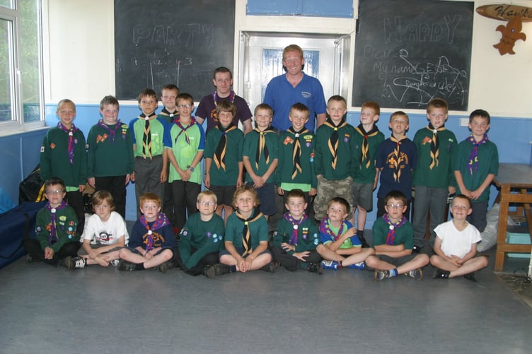 Crediton Cub Scouts received a talk from Peter Andrew of St Boniface Vets in June 2007. IMG_4863