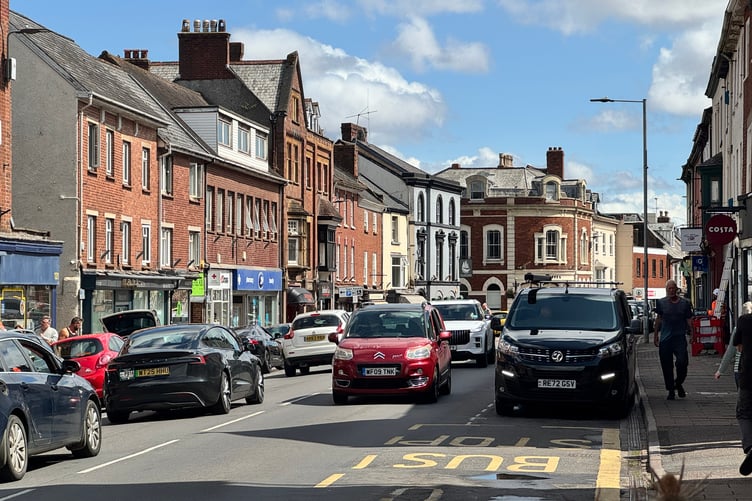 Traffic in Crediton High Street. AQ 9301