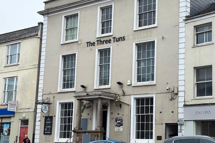The Three Tuns, previously, The Kirton Cow, has bounced back with a 5* food hygiene rating. AQ 9896